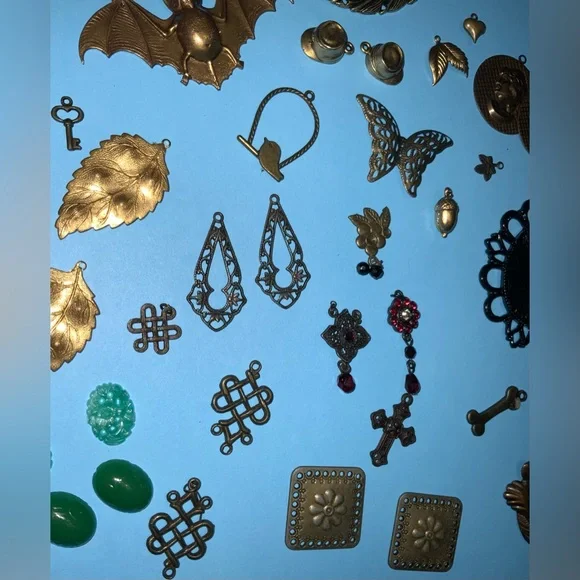 Huge Assorted Lot of Gold and Antique Bronze Pendant & Charms Collection - Lot 1 - Picture 9 of 16